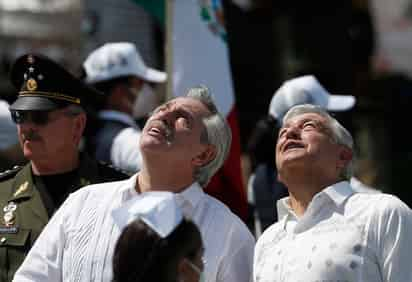 Desde su llegada a México, Fernández (i) insistió en crear un eje latinoamericano aprovechando la fuerza de ambos países.