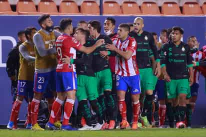 Félix Torres se perderá los siguientes dos partidos de los Guerreros al ser suspendido por conducta violenta, mientras que a Germán Berterame no le afectará. (ARCHIVO)