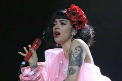 El género regional mexicano es para la cantante chilena Mon Laferte un mundo nuevo en el que acepta estar lejos de ser 'una experta', pero con la nueva versión de 'Se me va a quemar el corazón', junto a la Arrolladora Banda El Limón, profundizó en el amor que le profesa. (Especial) 