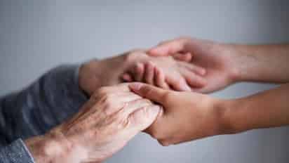 La enfermedad de Parkinson daña las neuronas en el cerebro que producen dopamina, una sustancia química cerebral que transmite señales entre las células nerviosas.
(ARCHIVO)