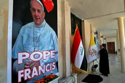 La meta del viaje es dar ánimo a la comunidad cristiana iraquí, que fue violentamente perseguida por el grupo Estado Islámico. (AP) 