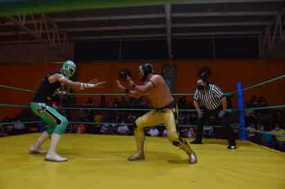 Sumándose a la reactivación deportiva en la Comarca Lagunera, el municipio de Matamoros tendrá su primera función de lucha libre profesional para poner fin a una espera superior a un año, al anunciarse una atractiva cartelera para el próximo viernes 12 de marzo. (ARCHIVO)
