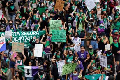 Después de 94 días de haber mantenido la toma del Congreso del estado, en demanda de la dictaminación y votación sobre la despenalización del aborto, la Red Feminista Quintanarroense (RFQ) desalojó el recinto legislativo y anunció que promoverá una demanda de amparo en contra de la resolución de las y los diputados, quienes anoche desecharon un dictamen que calificaron como histórico. (ARCHIVO)