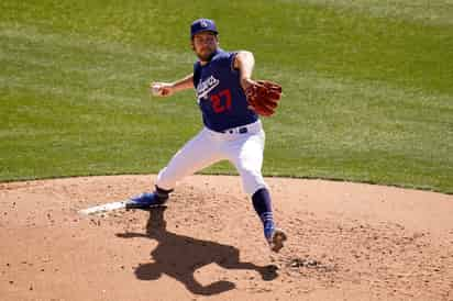 Trevor Bauer cerró el ojo derecho durante el juego de ayer, en el que no permitió carreras en tres entradas de trabajo.