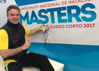 Multimedallista en eventos de natación a nivel nacional e internacional, Óscar se caracterizó también por ser un hombre religioso. (ARCHIVO)