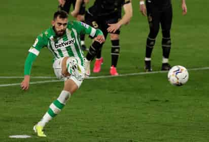 Borja Iglesias marcó dos tantos en la victoria del Betis. (EFE)