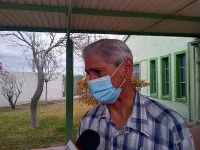 Las autoridades del Colegio Nacional de Educación Profesional Técnica (CONALEP) plantel 010 de Piedras Negras, llevan a cabo la entrega de material didáctico para que la población estudiantil continúe con su educación a distancia; considerando que el semestre inició el pasado 01 de marzo. (RENÉ ARELLANO)