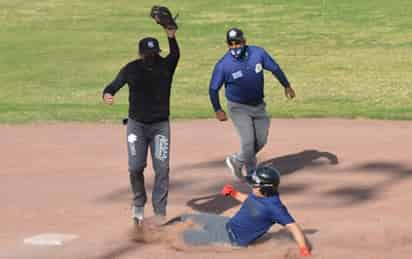 Se observaron cerradas y atractivas jugadas durante los tres choques de pelota celebrados en los campos del Nuevo San Isidro. (ESPECIAL)