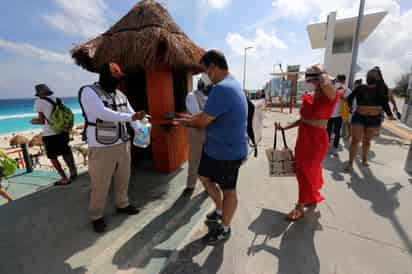 México recibió en enero pasado un 49.3 % menos de turistas internacionales que en el mismo mes de 2020, al pasar de casi 3.8 millones a unos 1.9 millones de viajeros por la pandemia de la COVID-19. (ARCHIVO) 