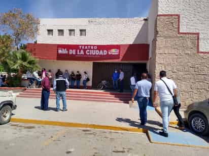 Acusan al secretario general del Sindicato de Trabajadores al Servicio del municipio de Matamoros, Alfredo del Val Facusse de violar los estatutos, puesto que pretende adherir a empleados, sin tomar en cuenta a la asamblea, además la reforma de varias cláusulas contenidas en el contrato colectivo de trabajo. (MARY VÁZQUEZ)