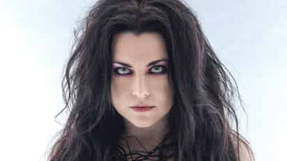 Amy Lee, vocalista de Evanescence, recuerda su última visita a México, en donde por fallas en los protocolos de seguridad, no los dejaron salir al escenario, y desencadenó el enojo de muchos fans, la destrucción del escenario y su batería en llamas. (Especial) 