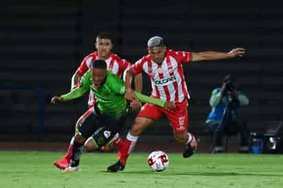 El duelo de desesperados entre Rayos del Necaxa y Bravos de Ciudad Juárez, pondrá a rodar el balón esta noche en el Victoria. (JAM MEDIA)