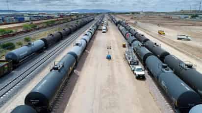 La empresa Canadian Pacific Railway comprará la estadounidense Kansas City Southern (KSC) en un acuerdo por valor de 29,000 millones de dólares, del que aseguran que saldrá la primera red de ferrocarril que unirá Canadá, Estados Unidos y México. (ARCHIVO)