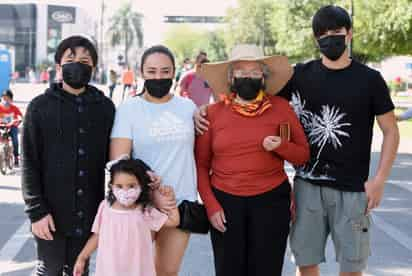 Familia Hernández Holguín. (EL SIGLO DE TORREÓN / Jesús Galíndo López)