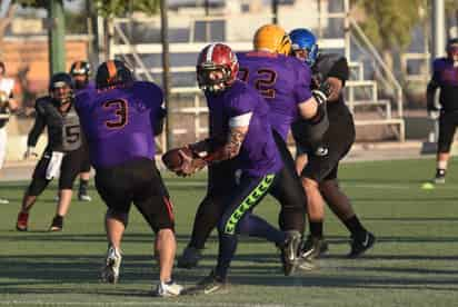 La ofensiva de los ganadores Bulls del Club San Isidro, tuvo como protagonista a 'Lopus' Adame. (ESPECIAL)