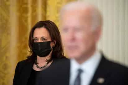 La vicepresidenta de Estados Unidos, Kamala Harris, asumirá la misión de frenar la migración irregular desde Centroamérica y la coordinación con El Salvador, Honduras y Guatemala para combatir los problemas de violencia y corrupción que provocan la huida de sus ciudadanos hacia el norte. (EFE) 
