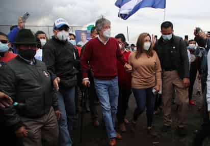 Los aspirantes son acusados de ofrecer cargos por votos. (ARCHIVO) 