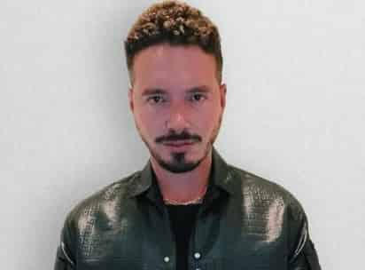 El colombiano J Balvin se convirtió este martes en el artista latino con más números uno en la cartelera Billboard, al llegar al sitial de honor con su canción “Tu veneno”, parte del nuevo disco que sacará este año. (Especial) 