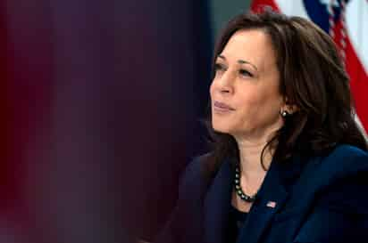 Un grupo de unos 50 inmigrantes, entre ellos padres con sus pequeños, acudió este miércoles hasta la residencia de la vicepresidenta de Estados Unidos, Kamala Harris, para pedir que interceda por los derechos de los indocumentados y de quienes aspiran a migrar hacia este país. (ARCHIVO) 