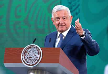 López Obrador informó que para dar el ejemplo a aquellos que padecieron COVID-19, sí se vacunará entre 15 o 20 días. (ARCHIVO)