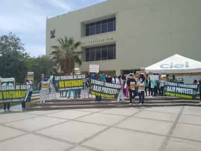 El Instituto Mexicano del Seguro Social (IMSS) informó que la vacunación al personal de la Clínica No. 66 en Torreón depende de la “Política Nacional de Vacunación contra el Virus SARS- CoV-2 para la Prevención del COVID-19 en México”. (ROBERTO ITURRIAGA)