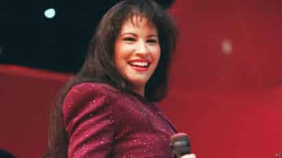 A los 23 años Selena Quintanilla estaba convertida en una figura sobresaliente en la música regional mexicana, estaba a punto de entrar al mercado anglosajón, era ya un referente en la moda y arrasaba con las listas de popularidad y los premios dentro de su género musical, incluidos los Grammy. (ESPECIAL) 