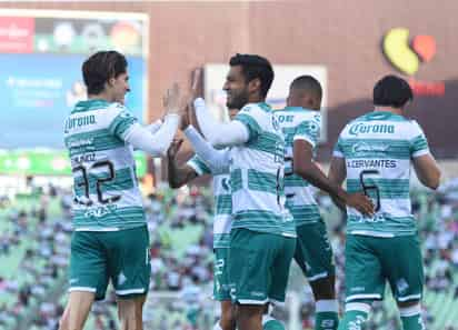 Con un par de victorias ante Pachuca y Puebla en el cierre del torneo, los Guerreros del Santos Laguna tendrían su boleto directo a los cuartos de final. (JESÚS GALINDO)