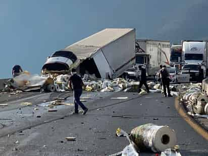 La circulación vehicular fue cerrada en su totalidad en el carril de Matehuala hacia Monterrey.