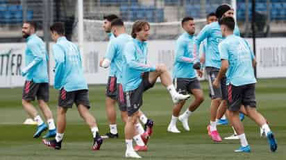 Real Madrid tuvo ayer su último entrenamiento de cara al importante duelo de hoy ante el Betis, en el que necesita la victoria. (CORTESÍA)