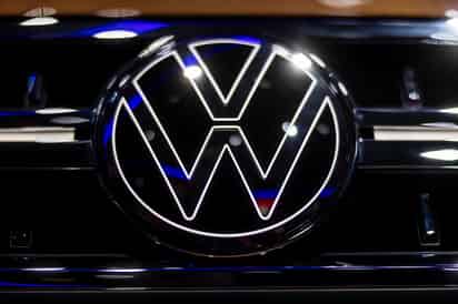 Volkswagen de México suspenderá la producción de los modelos Jetta en México durante dos semanas el próximo mes y pausará el ensamblaje de las camionetas Tiguan durante 11 días debido a la escasez mundial de semiconductores, informó el lunes la compañía. (ARCHIVO)