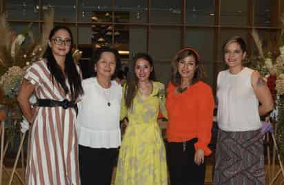 María Salgado, Guadalupe Kim, Norma Angélica García, Norma Ruíz y Gisela Salgado.  (EL SIGLO DE TORREÓN / Jesús Galindo López)