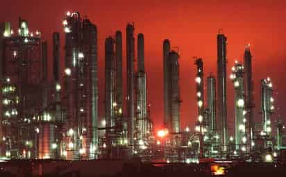 Iraq, país miembro del cártel, por ejemplo, tenía un compromiso de reducción de 748 mil barriles diarios en mayo, para junio esa reducción será de 699 mil barriles y para julio, 637 mil barriles. (ARCHIVO) 