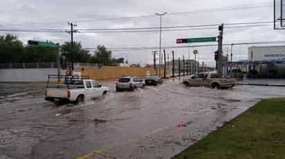 En un lapso de 30 minutos se registraron tres pulgadas y un décimo de agua en Piedras Negras, durante la intensa lluvia que se registró la mañana del sábado 01 de mayo, la cual vino acompañada de vientos huracanados que dejaron varias afectaciones en la ciudad; desde encharcamientos, bardas caídas, interrupción de suministro de agua potable entre otras. (EL SIGLO DE TORREÓN)