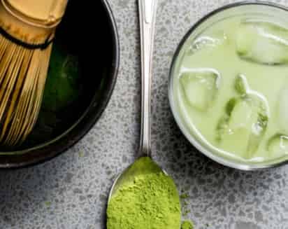 El té verde y el matcha son dos bebidas deliciosas que pueden confundirse ya que se obtienen de la misma planta, pero la realidad es que son muy diferentes entre sí. (Especial)