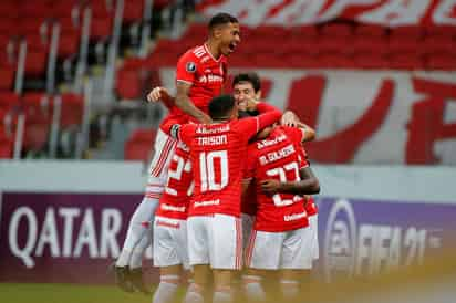 El Internacional de Brasil no tuvo piedad y goleó en casa 6-1 al Olimpia, en duelo de la fase de grupos de la Copa Libertadores. (EFE)