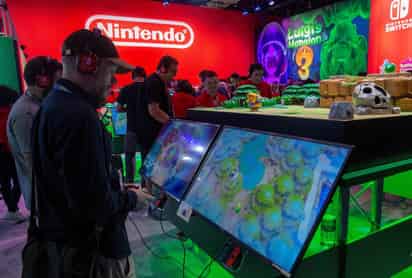 Nintendo no espera que esa buena fortuna persista este año fiscal, que finaliza en marzo de 2022, y pronostica una caída del 29% en las ganancias a 340,000 millones de yenes (3,000 millones de dólares).
(ARCHIVO)
