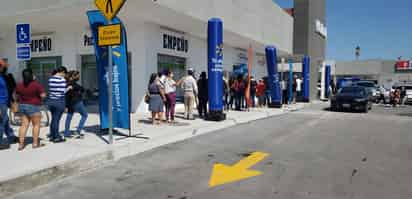 En la inauguración de la citada tienda participaron los directivos de la citada empresa, además de contar con la participación de la presencia de Miguel Ángel Riquelme Solis y Claudio Mario Bres Garza, gobernador del Estado de Coahuila y presidente municipal de Piedras Negras, respectivamente.