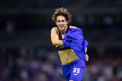 Santiago Giménez celebra luego de marcar el tercer gol del Cruz Azul en el partido de vuelta ante Toluca. (JAM MEDIA)