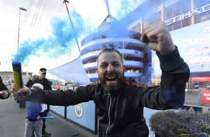 El dueño del Manchester City, Sheikh Mansour, cubrirá el coste de los vuelos oficiales de los aficionados de su equipo a la final de la Liga de Campeones en Porto. (ARCHIVO)