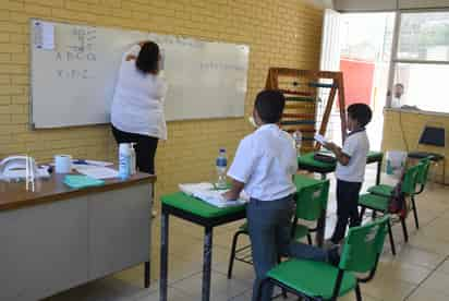 El pasado lunes 17 de mayo miles de estudiantes de escuelas públicas en Coahuila regresaron a las aulas bajo el esquema híbrido. (JESÚS GALINDO)