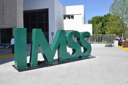 Cinco personas que laboraban en el departamento de pensiones del Instituto Mexicano del Seguro Social (IMSS) en Torreón, Coahuila fueron vinculadas a proceso. (ARCHIVO)