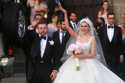 El mexicano Saúl 'Canelo' Álvarez, mejor boxeador libra por libra a día de hoy, se casó este sábado con su pareja Fernanda Gómez en una ceremonia privada en la Catedral de Guadalajara, occidente de México. (EFE)