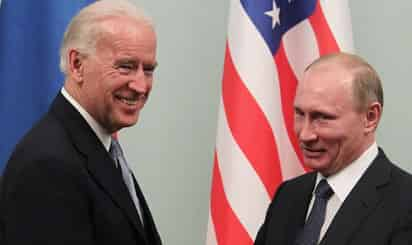 El presidente Joe Biden sostendrá una reunión cumbre con su contraparte ruso Vladimir Putin el próximo mes en Ginebra, confirmó el martes la Casa Blanca en medio de crecientes tensiones entre Estados Unidos y Rusia. (ARCHIVO) 