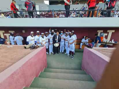 Y la fiesta del beisbol comenzó, tras más de un año de que el llamado “Rey de los deportes”  pausó sus actividades ante la pandemia de COVID-19. (CORTESÍA)