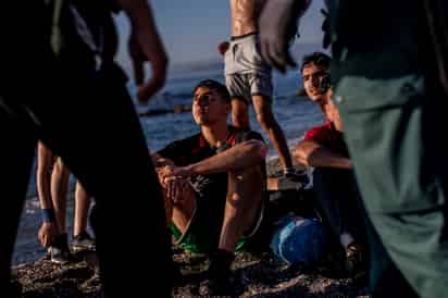 La semana pasada entre 8,000 y 10,000 personas cruzaron ilegalmente desde Marruecos a la ciudad española de Ceuta. (AP) 