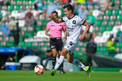 Fernando Madrigal sería nuevo jugador del América tras haber llegado a un acuerdo desde el jueves con la directiva de las Águilas, en el que el mediocampista jugará el próximo torneo. Lo único que falta es firmar un contrato que lo mantendría por tres años jugando con los azulcrema. (JAM MEDIA)  
