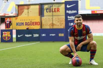 Luego de jugar en el Manchester City diez años, Agüero vuelve a la Liga de España, ahora con el Barcelona. (AP)