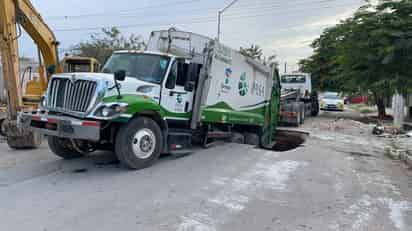 Se trata de un tractocamión de la marca International, color verde con blanco, modelo 2015, propiedad de la empresa Promotora Ambiental S. A. (PASA), mismo que era conducido por Josué Sabino de 32 años de edad.
(EL SIGLO DE TORREÓN)