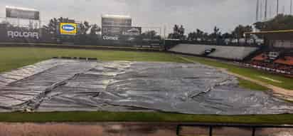 La lluvia impidió ayer el segundo de la serie entre Algodoneros y Rieleros de Aguascalientes. (CORTESÍA)