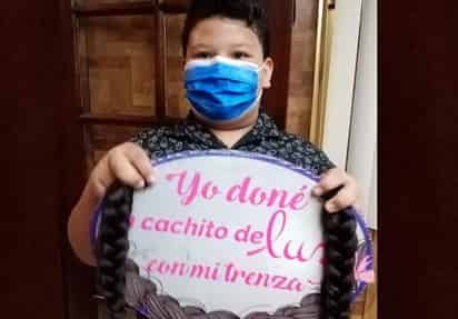 Por cinco años, el menor dejó crecer su cabello para donarlo a niñas que lo necesitaran (FACEBOOK)